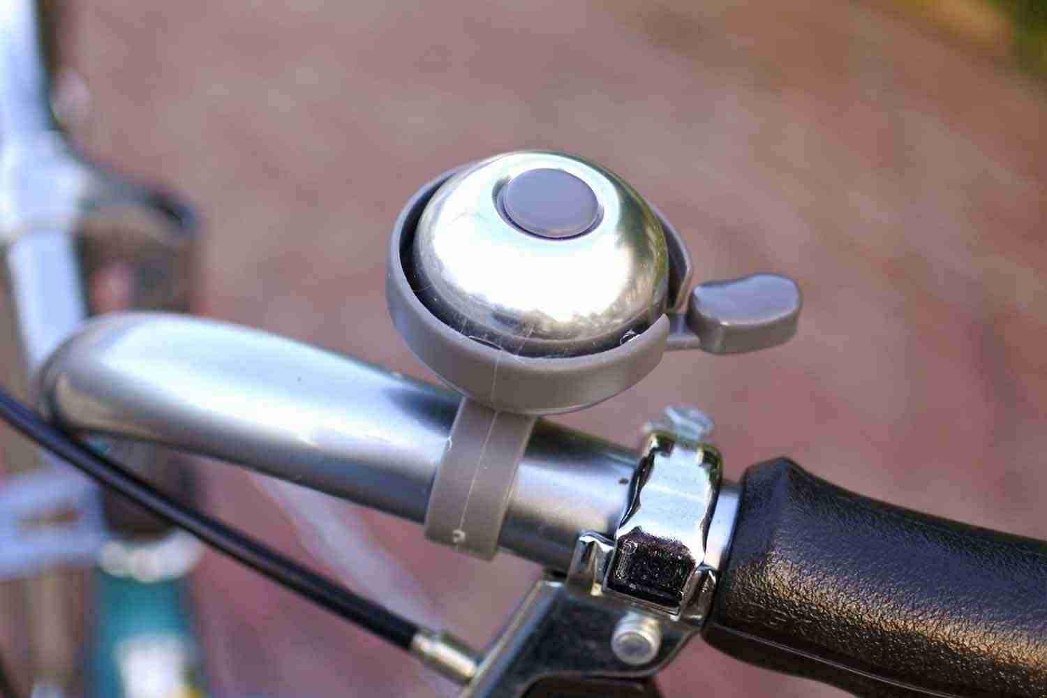 「どいてどいて！」で「チリリン」は違法！　2万円の罰金の可能性もある「自転車ベル」の使用