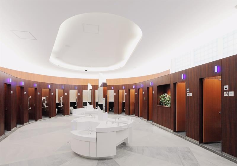 米人気司会者「日本のトイレはどこもアメリカの手術室より清潔」。家族旅行で1週間滞在し、大きな衝撃を受けたと褒めちぎる