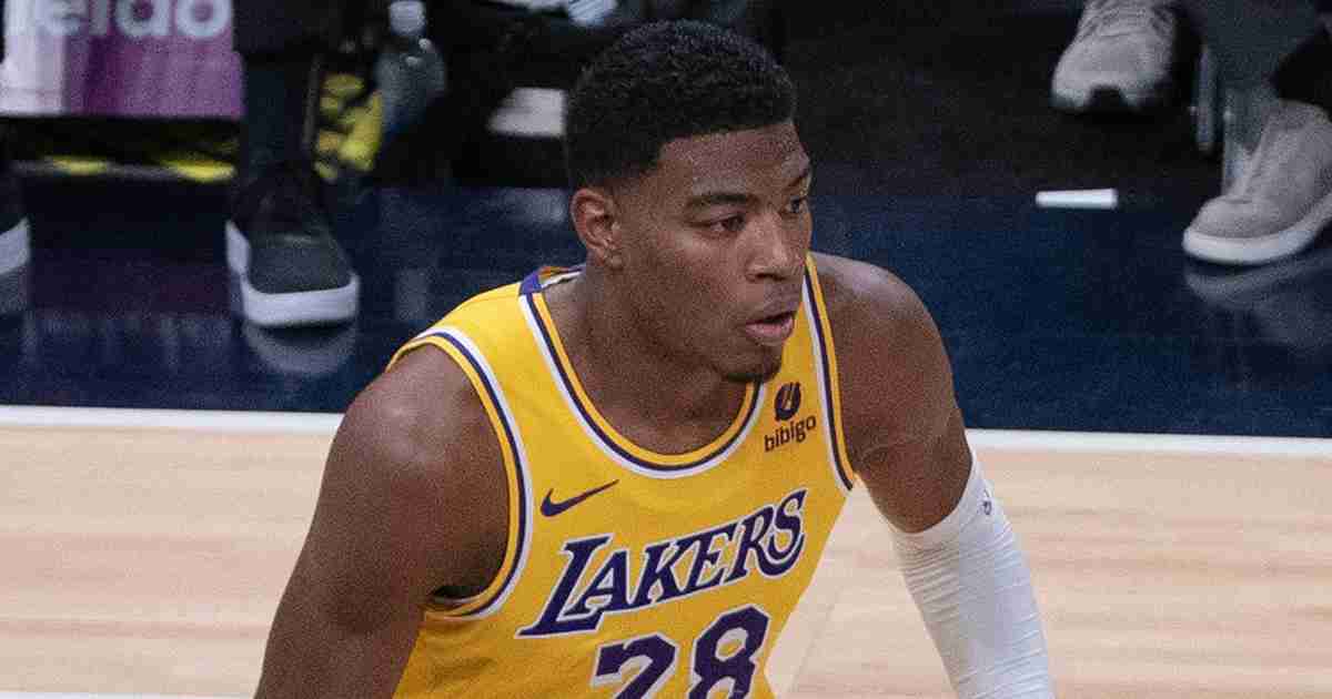 「マジ笑った」NBAの試合中継に映りこんだ“超人気お笑いコンビ”にSNS衝撃「すっごいいい笑顔」 | 女性自身