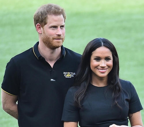 英ヘンリー王子、カメラの前で妻メーガン妃とキス　ポロの試合後「彼女はとても幸せそう」と米誌 - ハリウッド : 日刊スポーツ