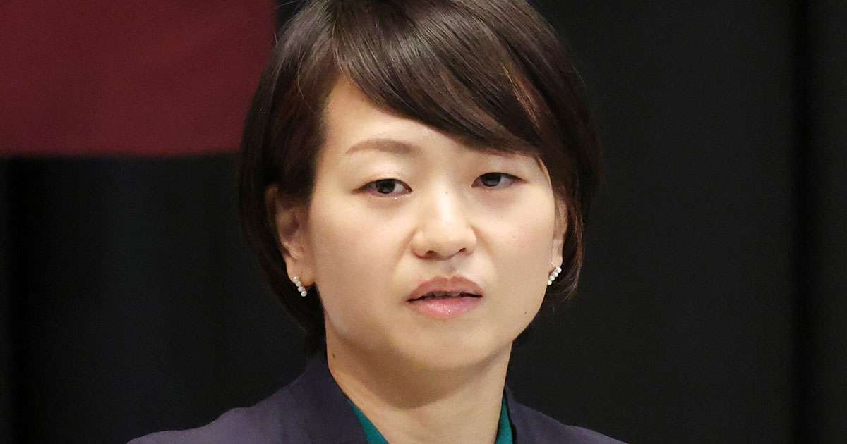 「何イチャイチャしてるの？」鈴木宗男氏を父に持つ自民女性議員（38）緊迫の委員会中に男性議員と仲良く談笑…緊張感なき姿に批判続出 | 女性自身