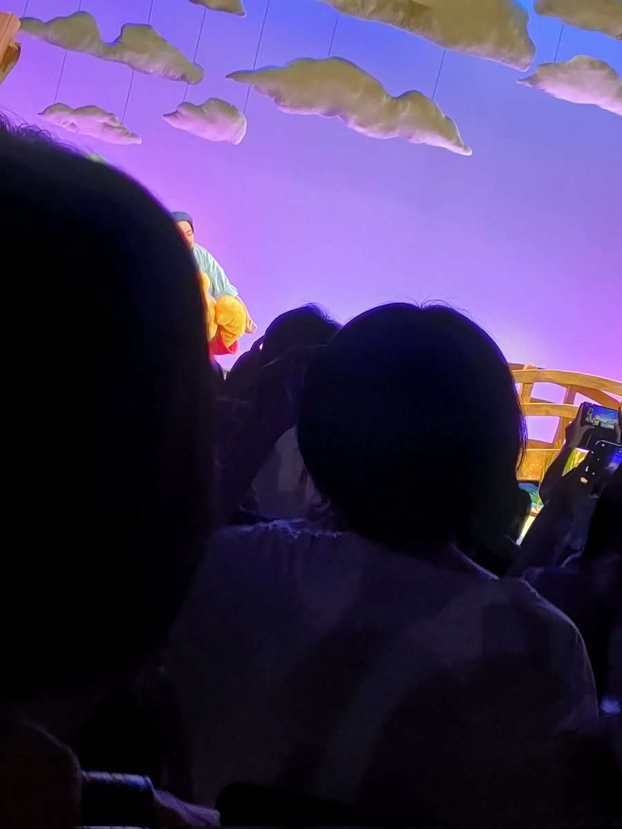 「ディズニー くまのプーさん」の新作ミュージカル、舞台が見えないと物議 「全然楽しめなかった」「ステージが低すぎる」