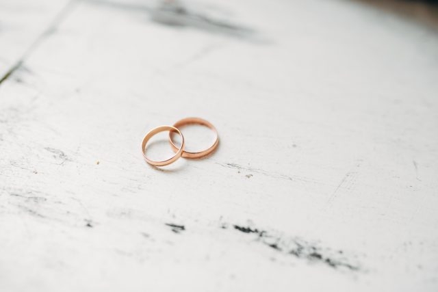 結婚するなら「年収1000万＆専業主婦」より「年収500万共働き」のほうがお得？ その理由って？ | 働き方 | ファイナンシャルフィールド
