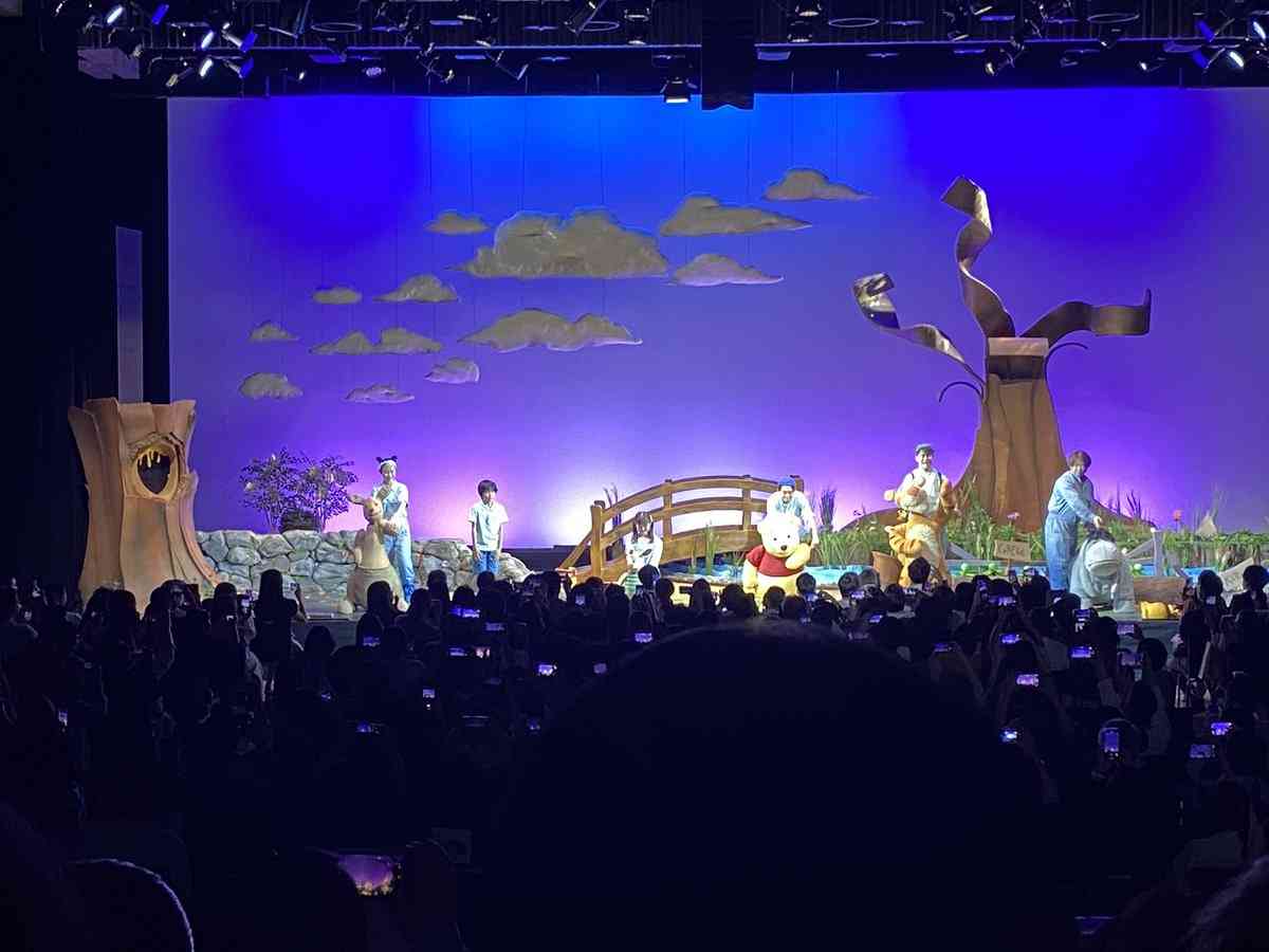 「ディズニー くまのプーさん」の新作ミュージカル、舞台が見えないと物議 「全然楽しめなかった」「ステージが低すぎる」