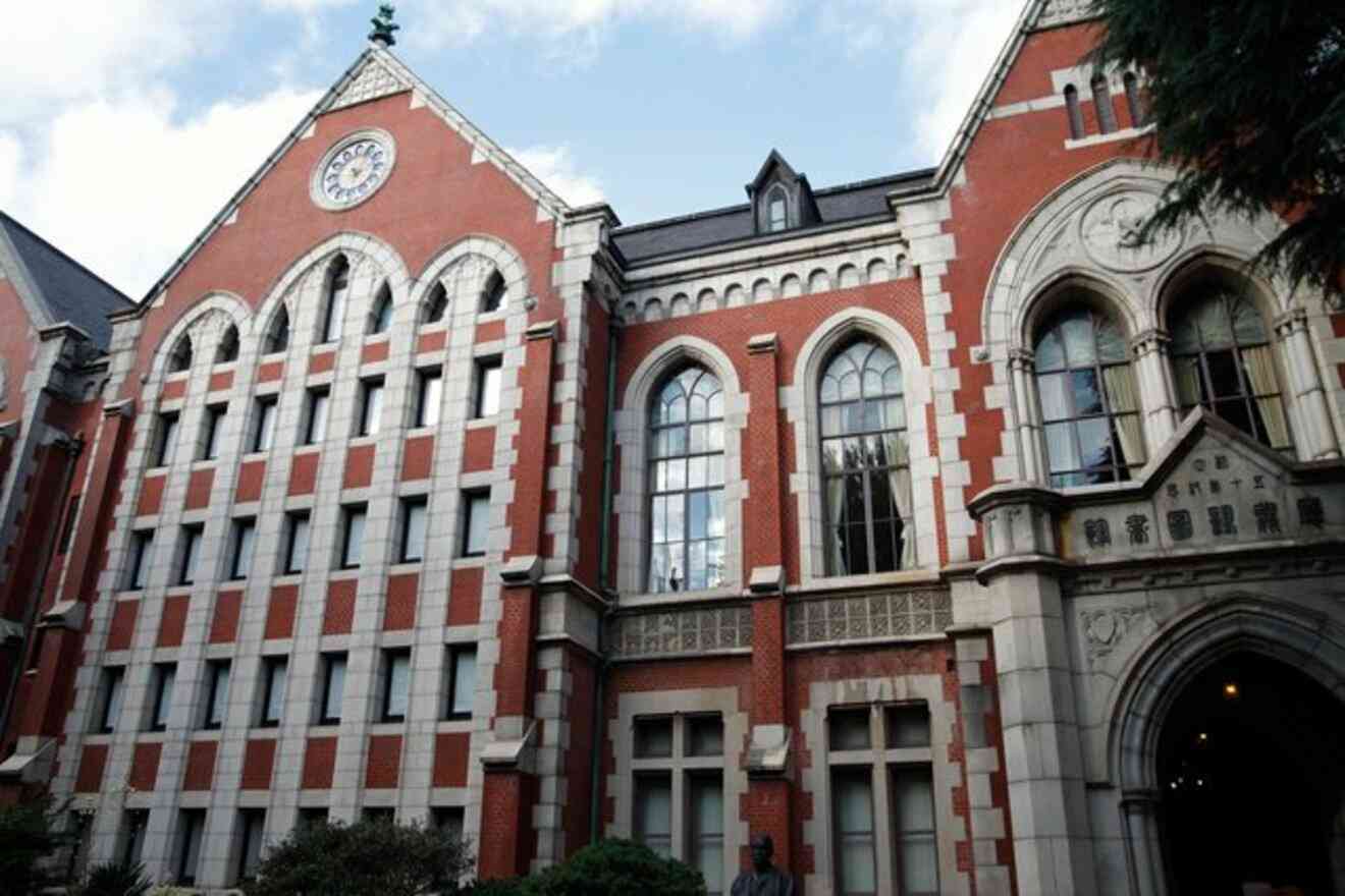 慶大が発表「女子新入学生向け」の食事支援が物議 “貧困男子学生は切り捨て”の声噴出…専門家からも疑問の声
