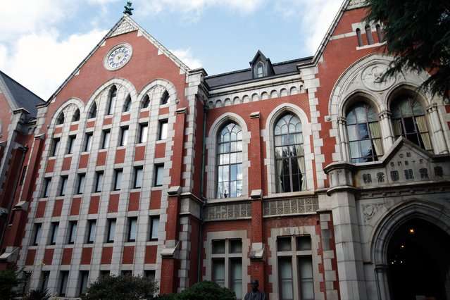 慶應大学が発表「女子新入学生向け」の食事支援が物議 “貧困男子学生は切り捨て”の声噴出…専門家からも疑問の声｜ニュース｜ピンズバNEWS