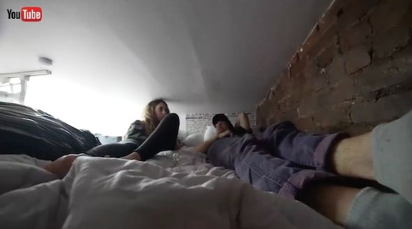 「悪夢だ」「刑務所の方がいい」　5畳で家賃10万円の“激安”物件！　NY最狭クラスの部屋紹介が1980万再生【米】