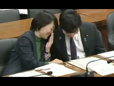 自民党胸キュン動画！国会質疑中にイチャイチャする鈴木貴子議員 - YouTube