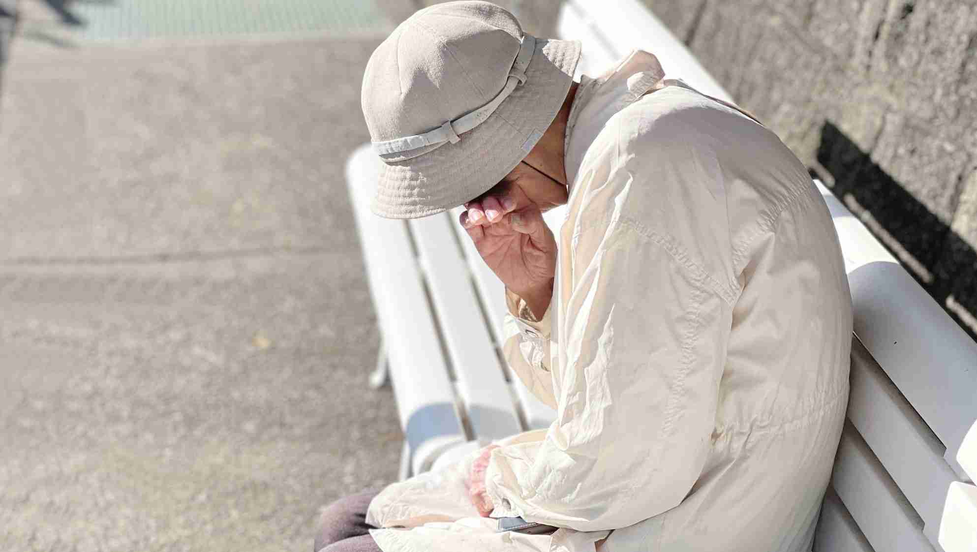 「悔やんでいます」年金月5万円の70歳女性、夫を失い、職を失い、満身創痍で生活保護申請も〈却下〉…老後破産確定の絶望【FPの助言】（THE GOLD ONLINE（ゴールドオンライン）） - Yahoo!ニュース