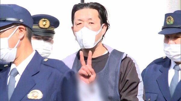 「ハイハイハイ、パクられました」と叫ぶ“ピース男”　女性遺体を放置した疑いで54歳男を逮捕　一緒に暮らす70代母親か　｜FNNプライムオンライン