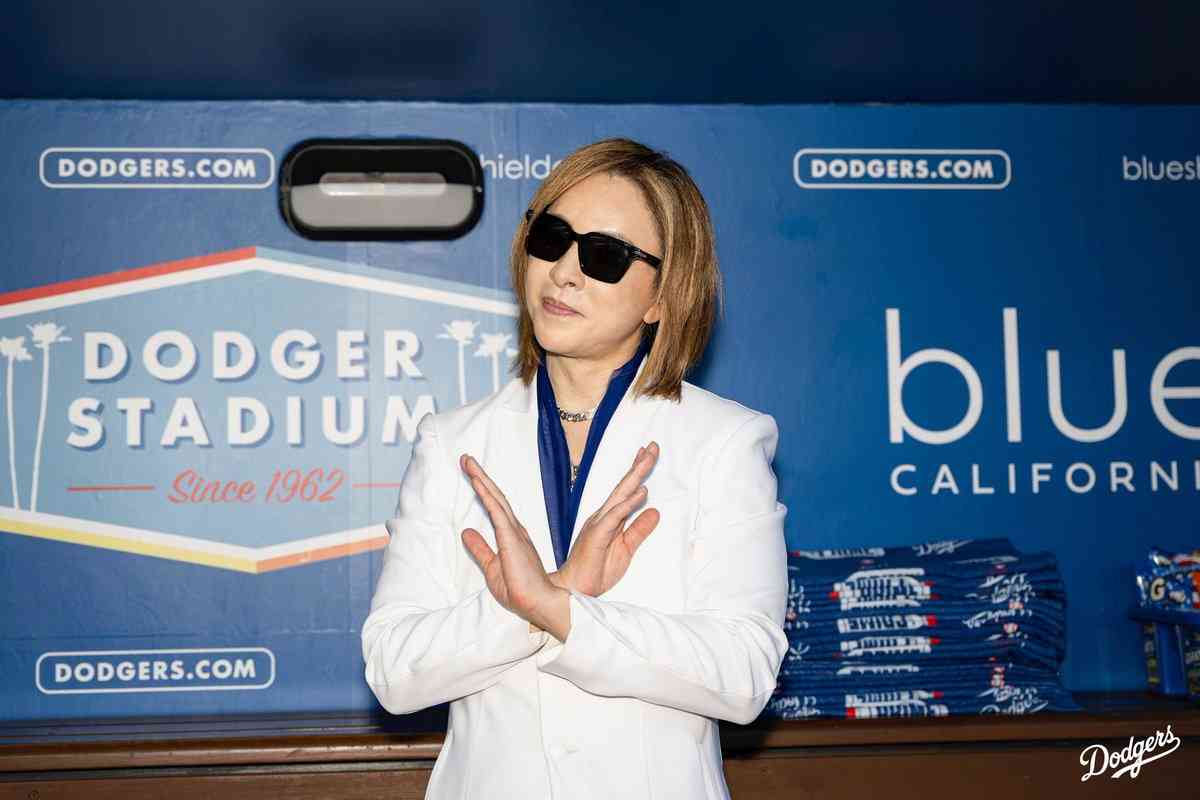 大谷翔平も山本由伸もニッコリ　YOSHIKIの生演奏とキティの始球式で笑顔のスリーショット