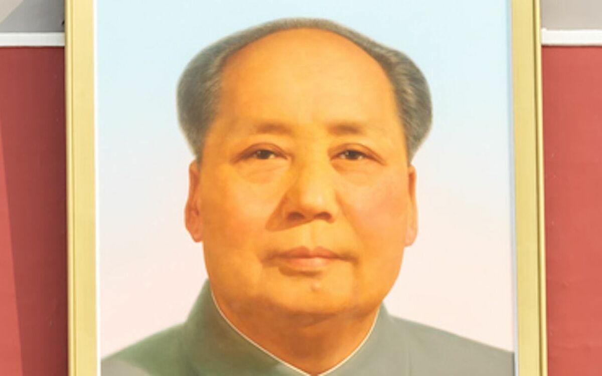 教師たちに「糞便や虫を食べさせ、電気ショックを与え、割れたガラスの上にひざまずかせ…」元紅衛兵が明かした「中国・文化大革命」の狂気 | 文春オンライン