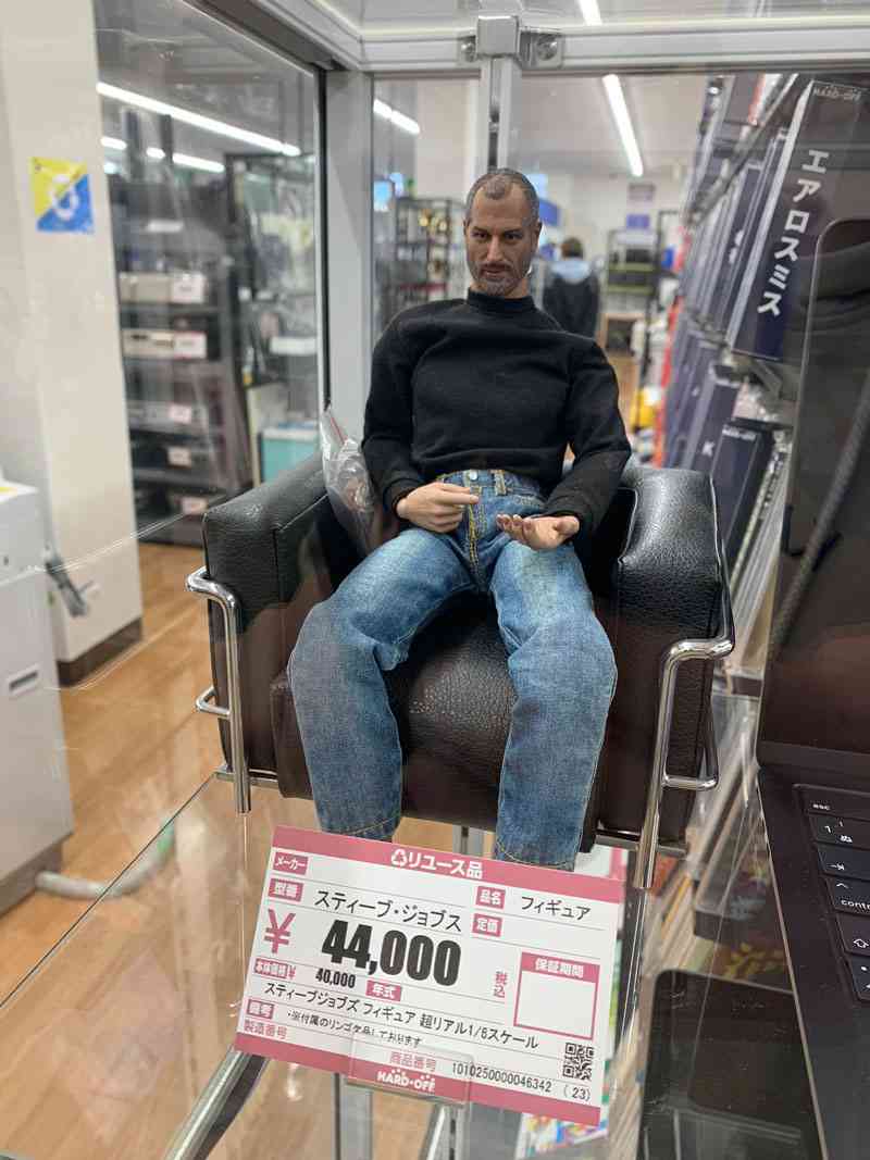 「思わず笑った」　ハードオフに4万4000円で売られていた“まさかのフィギュア”に仰天　「玄関に置いときたい」