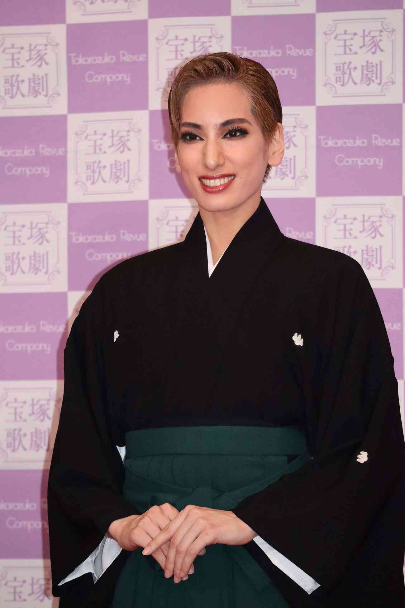 花組トップ柚香光「青春、その一言に尽きます」15年間の宝塚人生に別れ　最後は紋付きはかまで