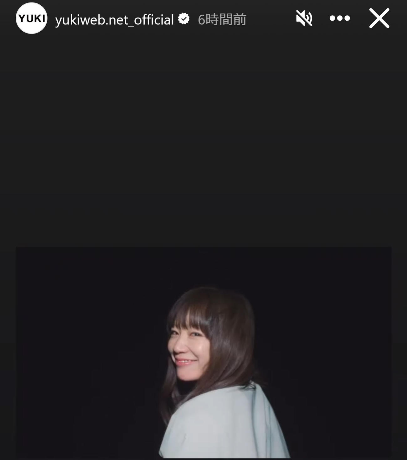 YUKI、大胆なスリット入った近影に驚きの声　「52歳なの意味わからんな」「ここまで変わらないって本当凄い」