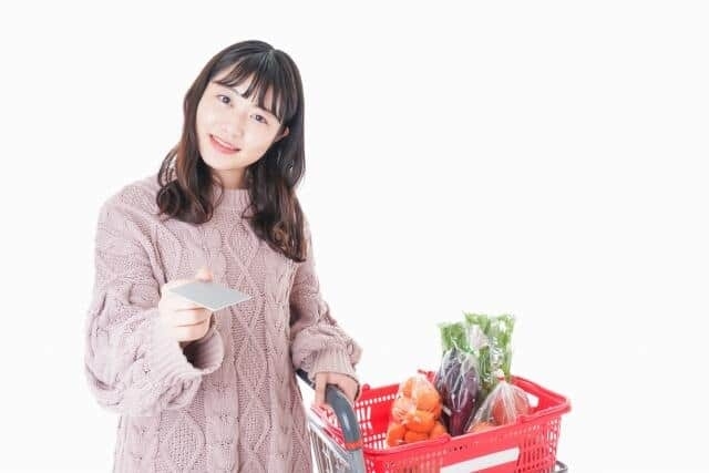 コンビニで現金払い「やめて」と若者　それでもキャッシュレスにしない40代の言い分