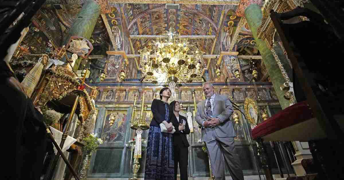 佳子さま、修道院の壁画視察　アテネ近郊、日本とギリシャで共同修復 | 毎日新聞