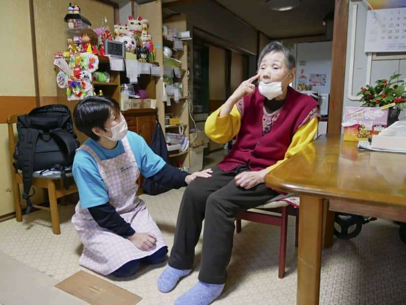 「やる気が萎えた」全国のヘルパーが激怒、訪問介護の基本報酬がまさかの引き下げ　国の方針のウラに隠れた「ある変化」とは