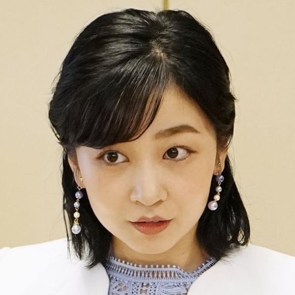 佳子さま　ギリシャで着用された“2.75万円水色ワンピ”に集まる絶賛！昨年もご着用の“お気に入り”（女性自身） - Yahoo!ニュース