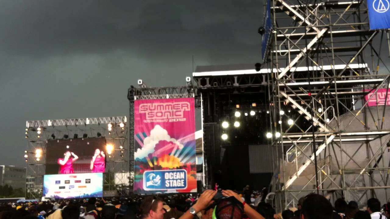 サマソニ2012大阪一日目落雷の危険により中断！ - YouTube