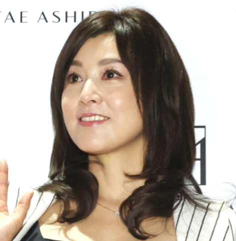 藤原紀香、驚き足長ショット「かっけーぇ！」の声　９年前の写真にも「輝き変わらない」 - 芸能 : 日刊スポーツ