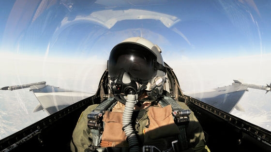 AIの戦闘機パイロットが人間のベテラン海軍パイロットに模擬戦闘で完勝、AIが人間より優れている点とは？ - GIGAZINE