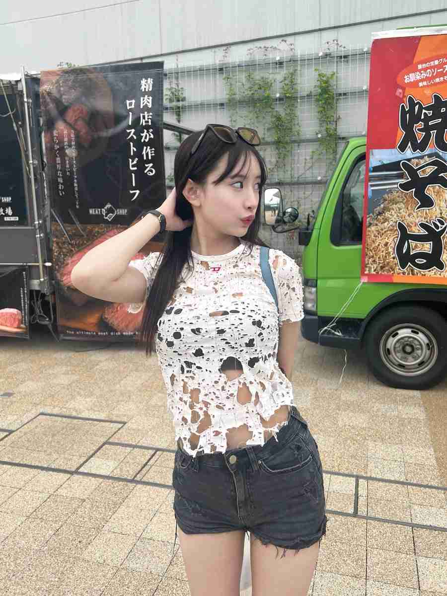 “スケスケ成人式コーデ”が物議のモデル、「3度見される服」を披露　「コレは見ちゃうわ」「洗っても大丈夫なのか」の声