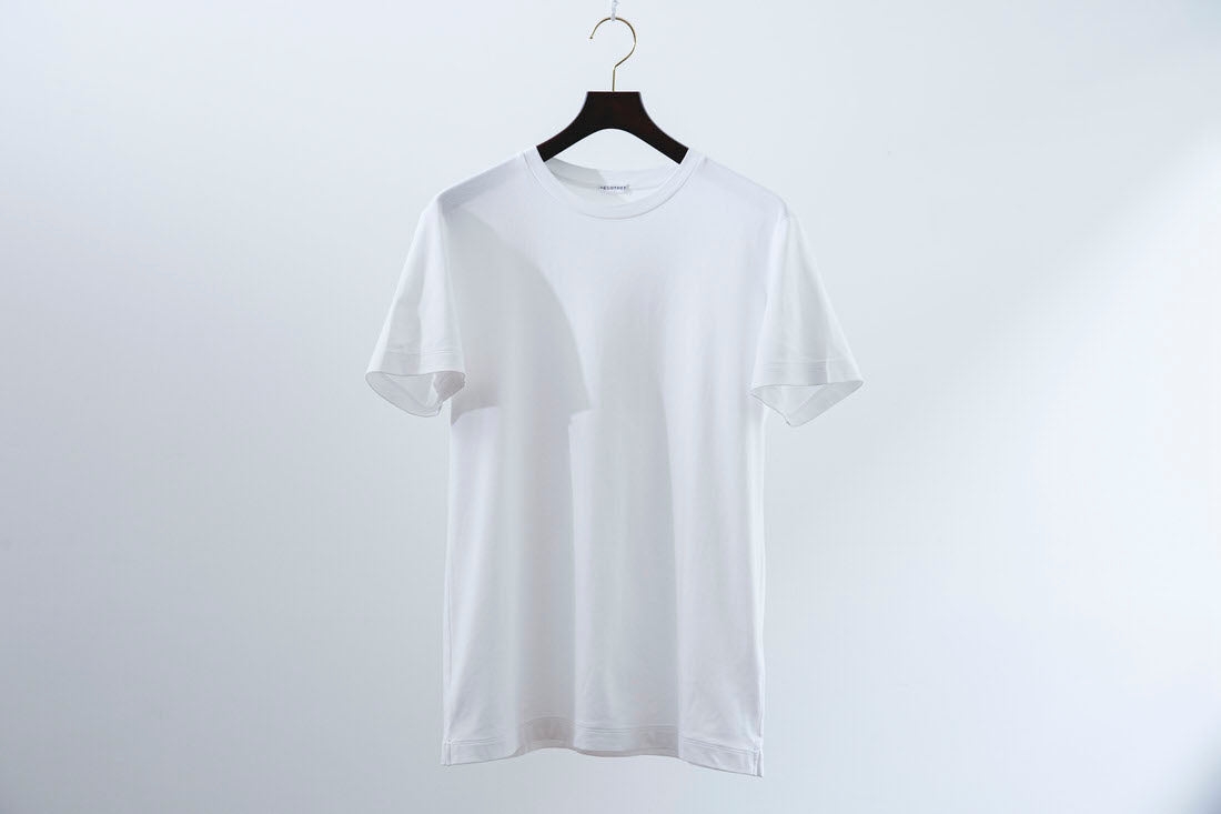 白Tシャツ