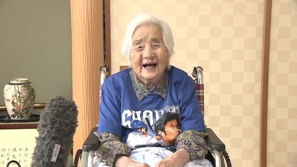 元気の秘訣は「推し活」　大谷翔平にゾッコンの100歳おばあちゃん「すべてが好き」　部屋にはグッズがずらり｜FNNプライムオンライン
