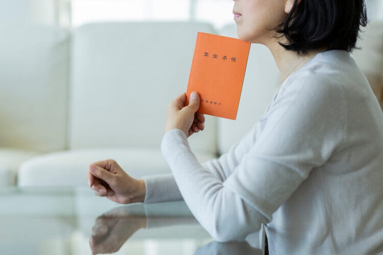 主婦年金廃止で年15万円の負担増？！検討の背景や家計への影響 - ちょっと得する知識 - ミドルシニアマガジン | マイナビミドルシニア