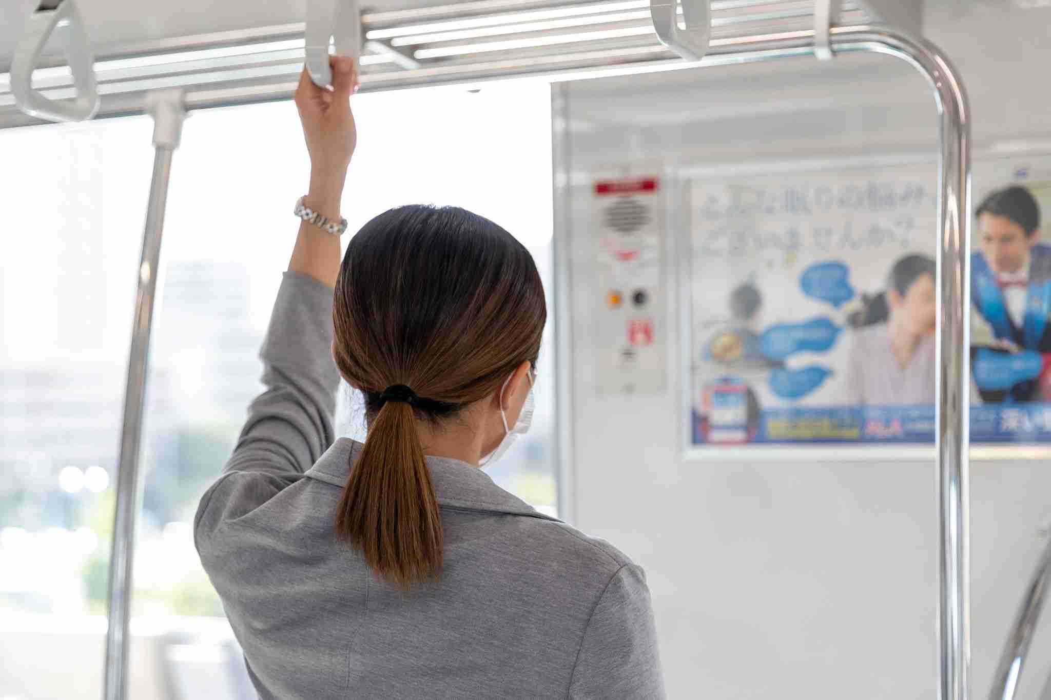 女性が通勤中に気づいた「ミス」が大反響 「夏はこれやっちゃう」「乗り切るしかないよね」と共感の嵐｜よろず〜ニュース