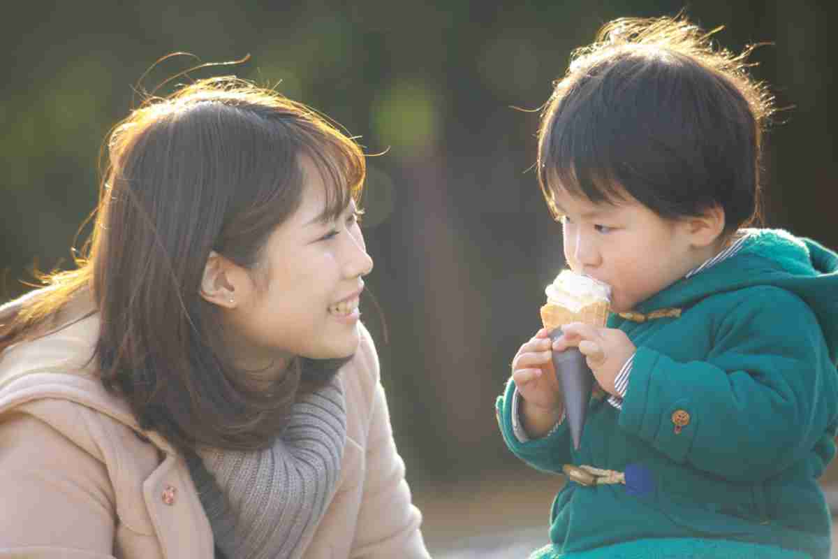 食べる前のソフトクリームを落としてしまった息子。交換を依頼すると「新しいものを買ってください」と言われました。わざとではないのに、理不尽すぎませんか？ | その他暮らし | ファイナンシャルフィールド