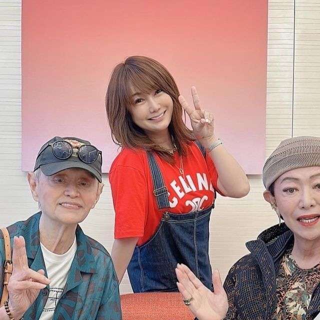 美川　憲一 | ど～も～美川よ～自分自身への誕生日プレゼントでバッグを買ったわ～お店に行ったら、お花を... | Instagram