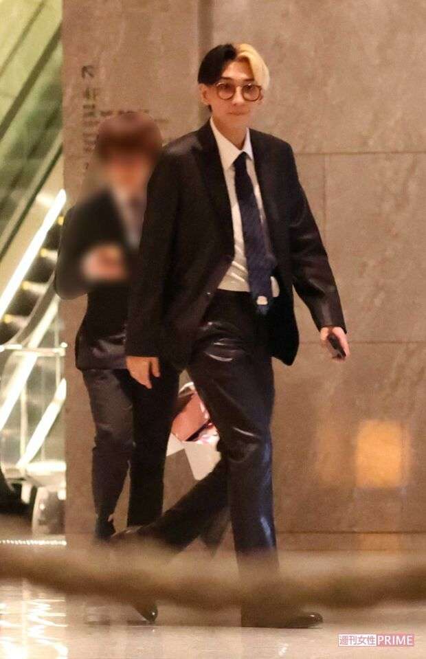 神田うの、那須川天心、益若つばさ、ヒカル…『ヘラヘラ三銃士』まりなの結婚式に集った豪華参列者をキャッチ