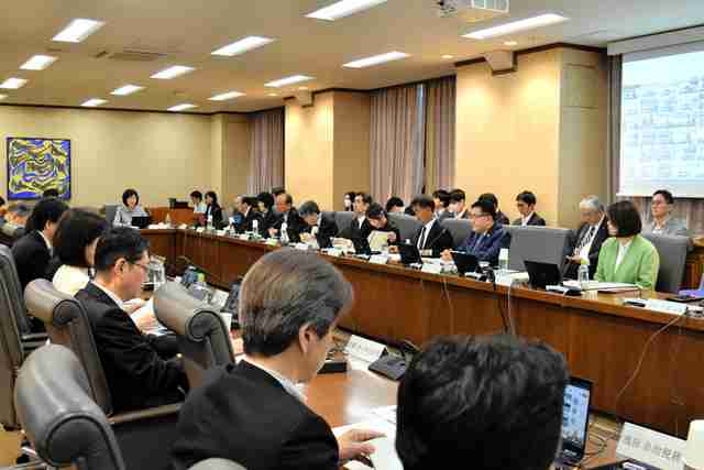 「制度が価値観つくる」　配偶者控除見直し求める声、政府税調で続出（朝日新聞デジタル） - Yahoo!ニュース