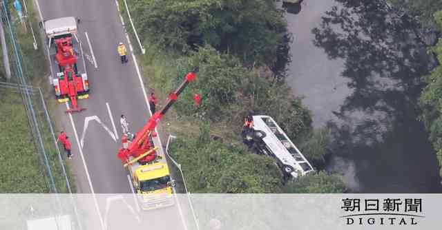 マイクロバスが転落　運転手と高校生12人が軽傷　茨城県笠間市 [茨城県]：朝日新聞デジタル