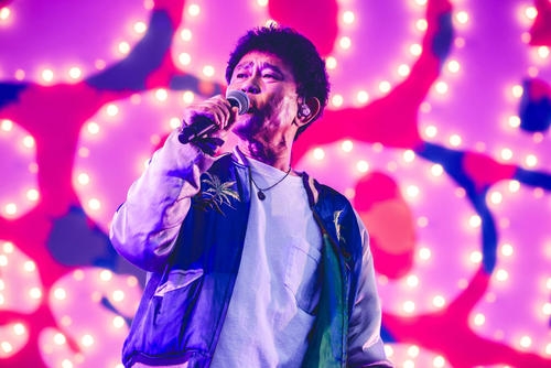 浜田雅功「H Jungle with t」29年ぶり復活ライブ　WOW WAR TONIGHT熱唱 - 音楽 : 日刊スポーツ