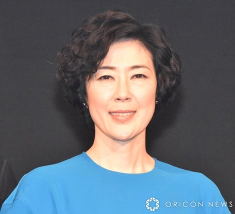 寺島しのぶ、フランス人の夫&長男・眞秀と3ショット “顔出し”家族写真公開