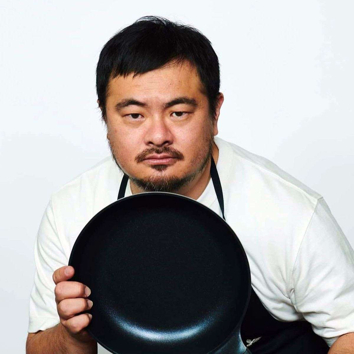鳥羽シェフ“牛肉が生”ネット指摘に苦言…過去にはキャンドル・ジュン氏批判の強心臓（女性自身） - Yahoo!ニュース