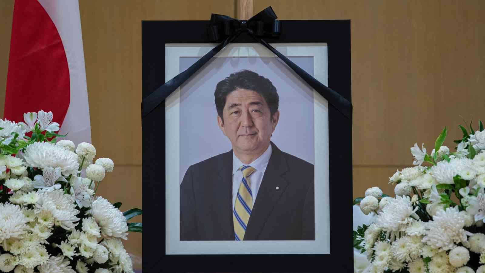 独紙が分析「安倍元首相を殺したのは、日本人の社会への関心の弱さ、弱者への救済の少なさだ」 | クーリエ・ジャポン