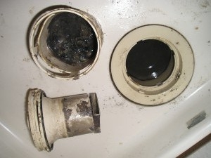 超簡単！洗濯機の排水口つまりを解消する手順 | 水道コンシェルジュ