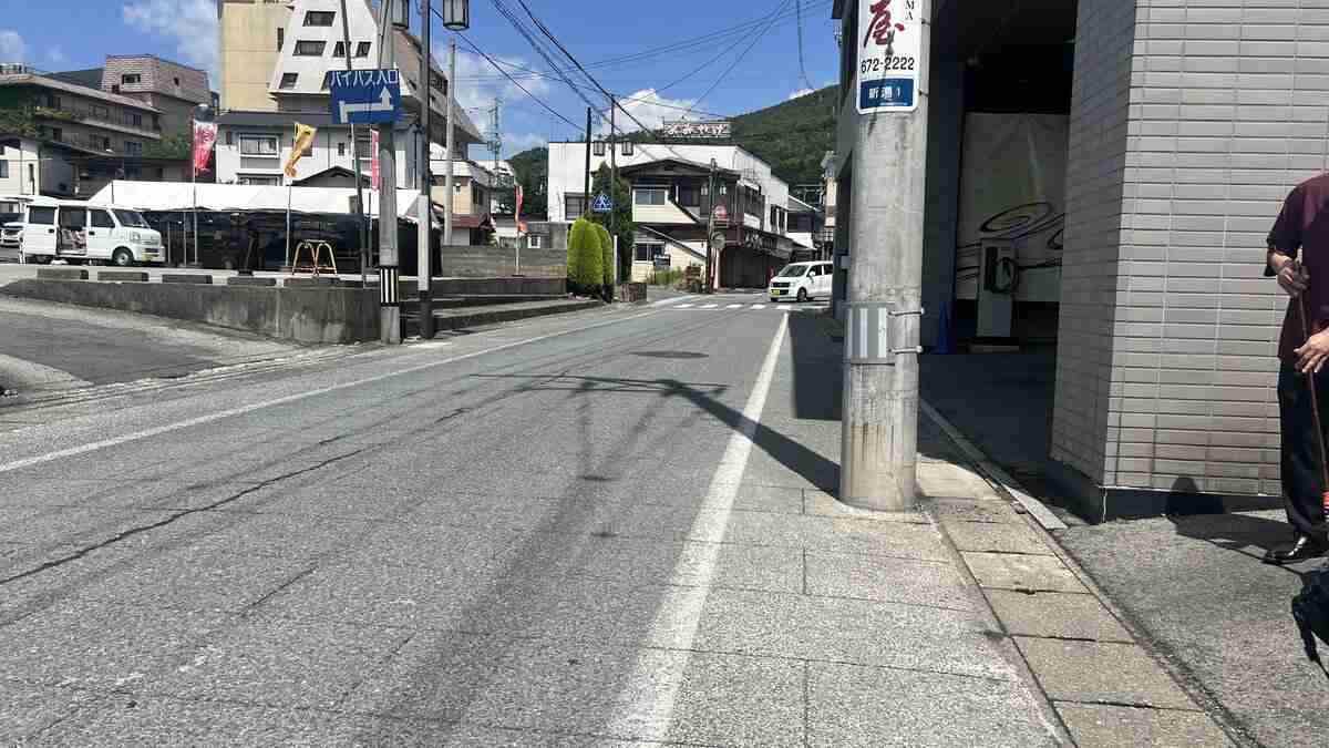 【速報】バスガイドの女性がバスと電柱に挟まれ意識不明　死亡か　誘導中に事故　状況から救急搬送せず（山形・上山市） | TBS NEWS DIG (1ページ)