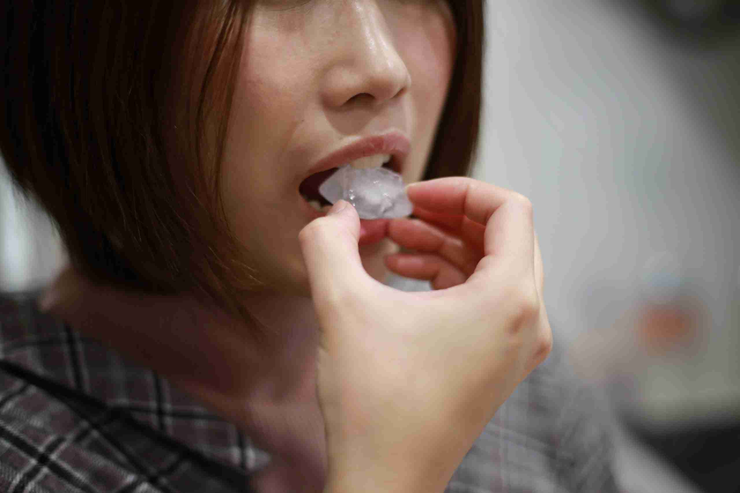 「氷ボリボリ」は病気のサインの可能性も　放っておくと怖い理由　医師が解説 | Hint-Pot