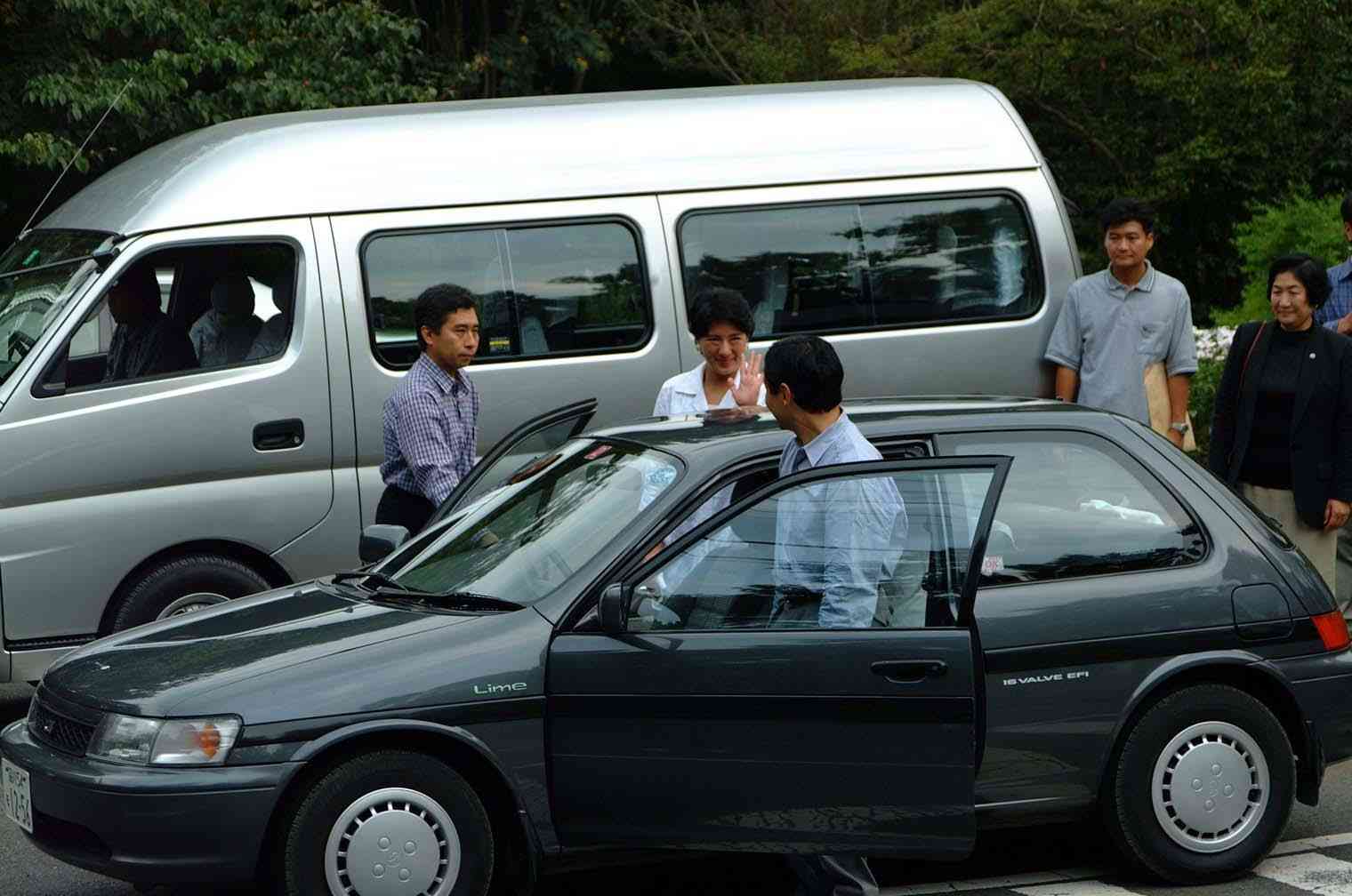 皇后さま30年以上愛用の「カローラ２」運転も…愛子さまは就職後初の休暇　天皇ご一家が御料牧場でご静養（FNNプライムオンライン） - Yahoo!ニュース