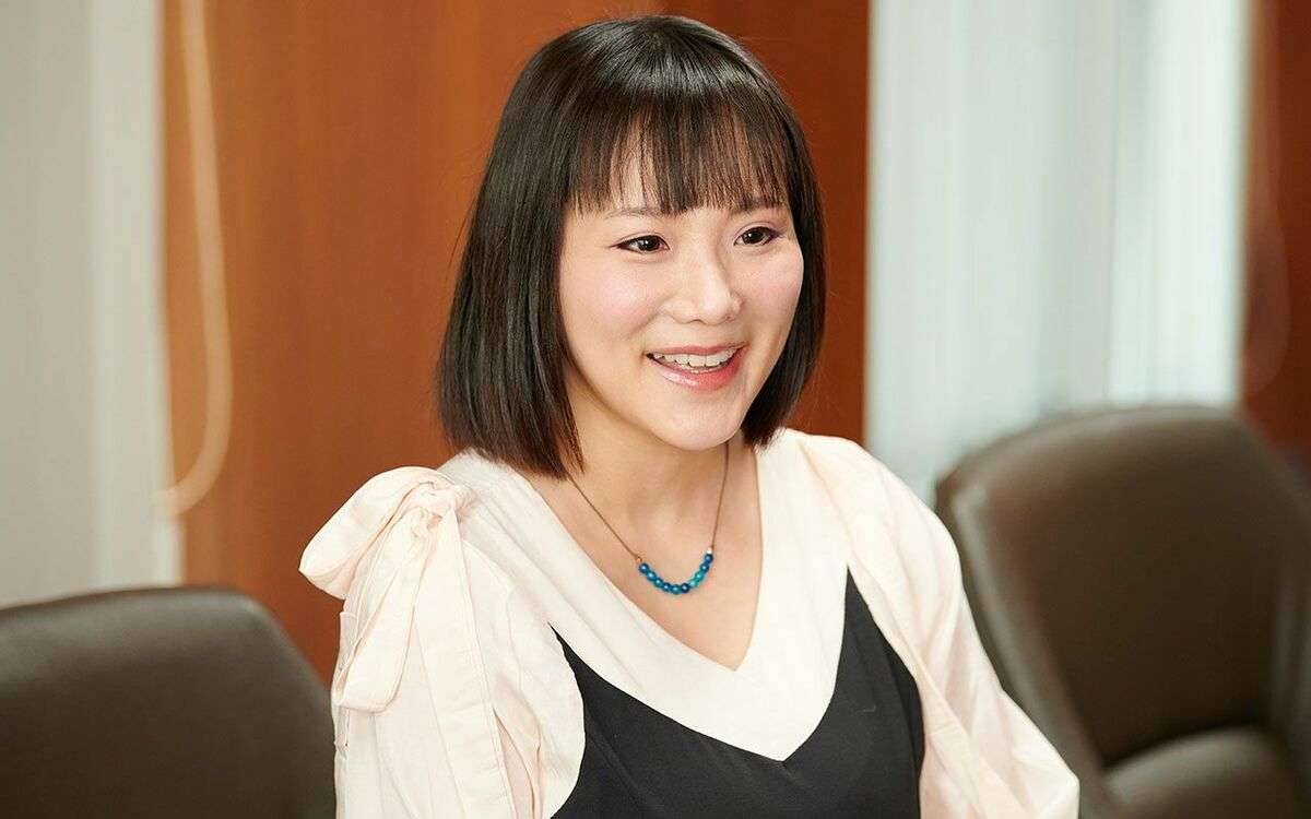 「プロ野球選手から『エロメガネ』と呼ばれ…」なぜ青学卒の元新聞記者はAV女優になったのか | 文春オンライン