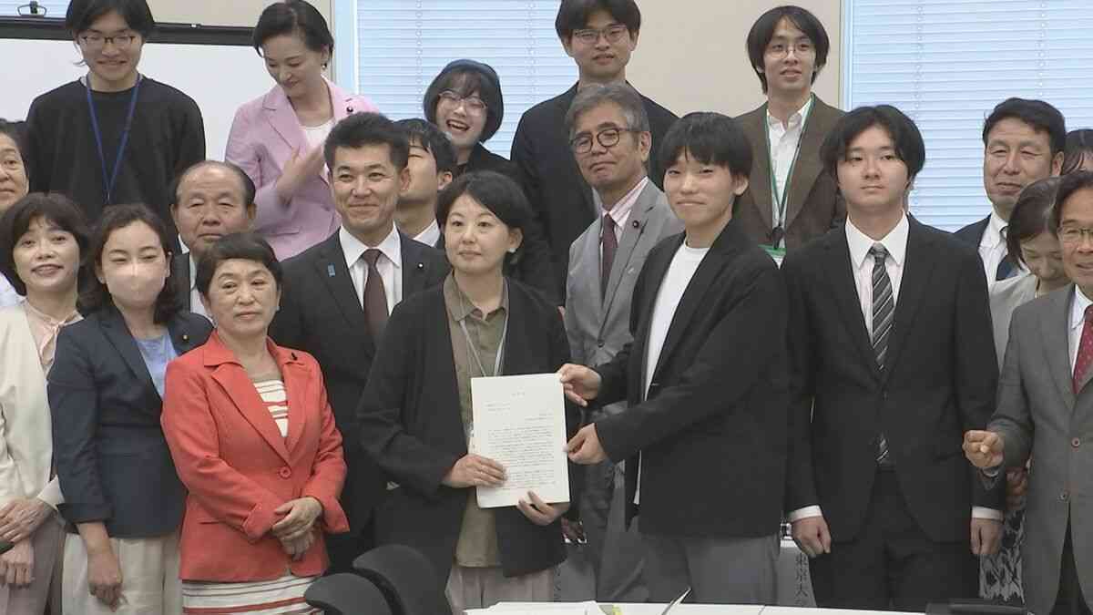 東京大学の学生ら「教育の機会を閉ざすことに」学費の値上げ検討に抗議　運営費交付金の増額など国に対策求め要望書を提出 | TBS NEWS DIG (1ページ)