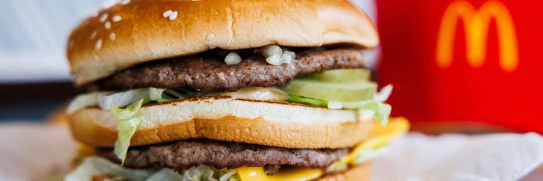 「ビッグマック」セットが2800円もするなんて高すぎる…！マクドナルドが火をつけた米「ハンバーガー戦争」の仁義なき戦い（岩田 太郎） | マネー現代 | 講談社