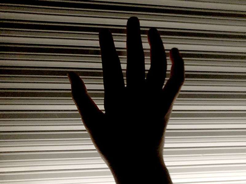 性的暴行しようと…5歳未満の女児2人が悲劇、スマホで撮影し迫ってきた保育士を逮捕　勤務する児童施設で　その後、退職した26歳…20人以上に乱暴していた可能性、逮捕は6度目（埼玉新聞） - Yahoo!ニュース