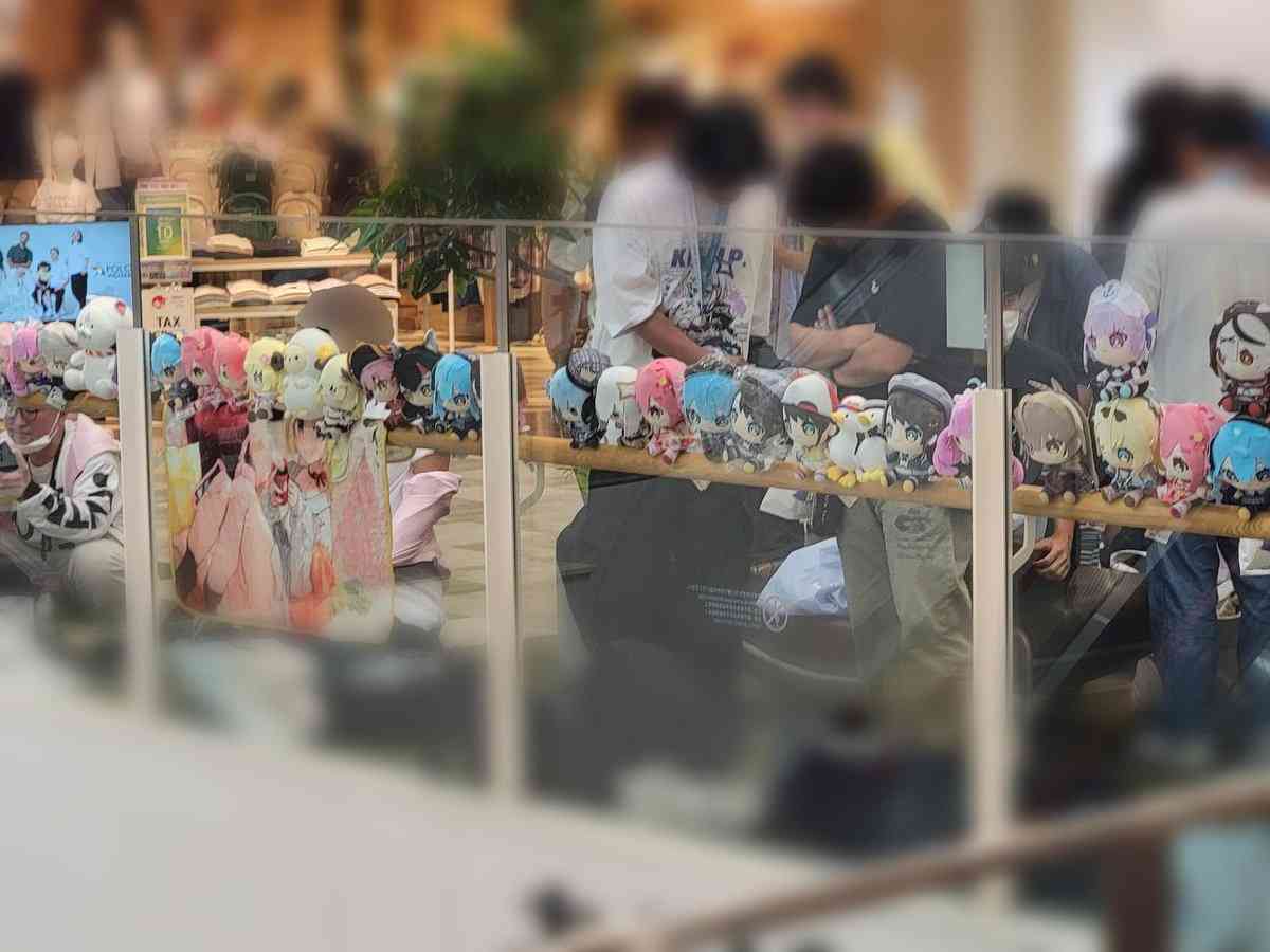 「ホロライブ」イベントでファンの行動が物議…「ぬいぐるみをひろげたりパネルに土下座したりしないでね」とタレントが注意喚起
