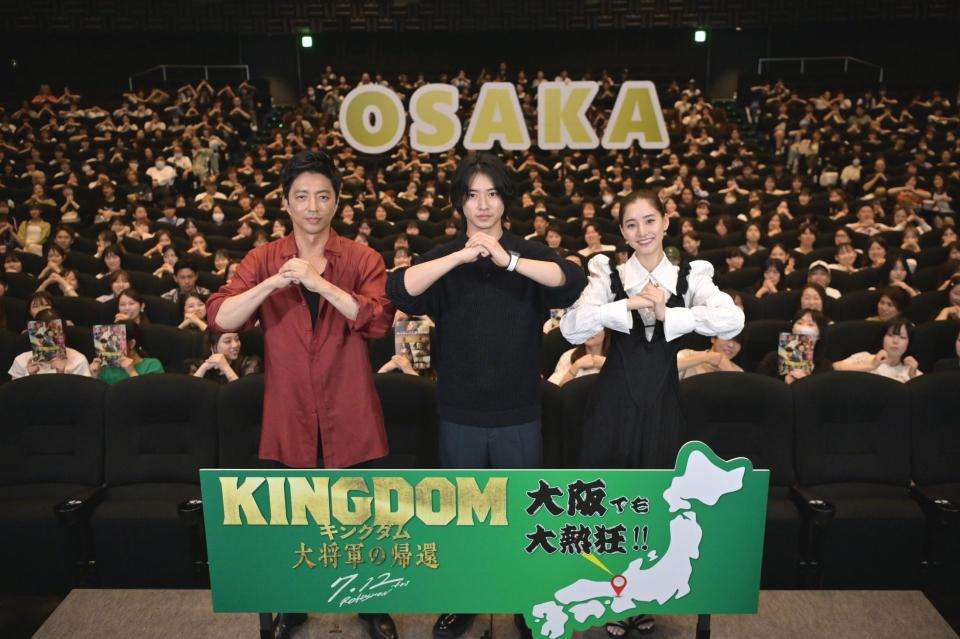 山﨑賢人&大沢たかお登場で博多駅前7000人集結「7千人の軍勢を見ているかのよう」と大興奮